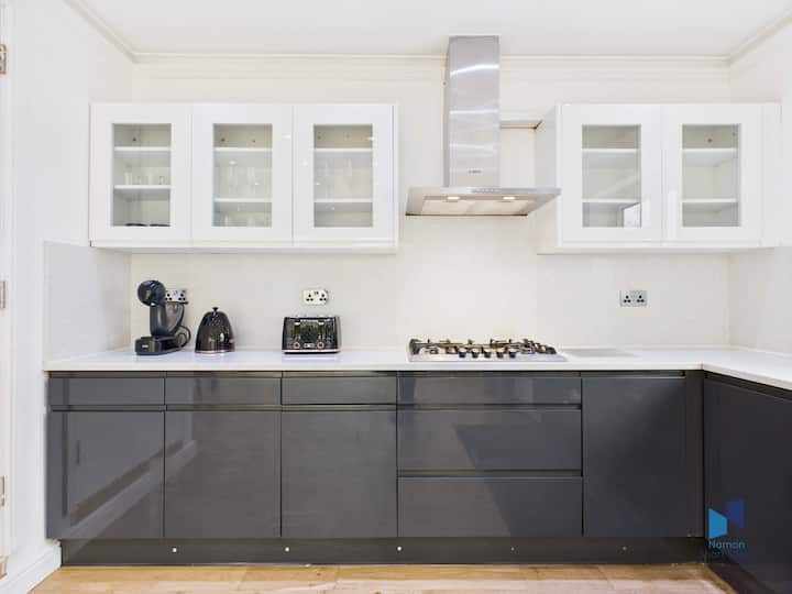 Modern 4br House|spacious|garden|free Parking - Croydon, UK