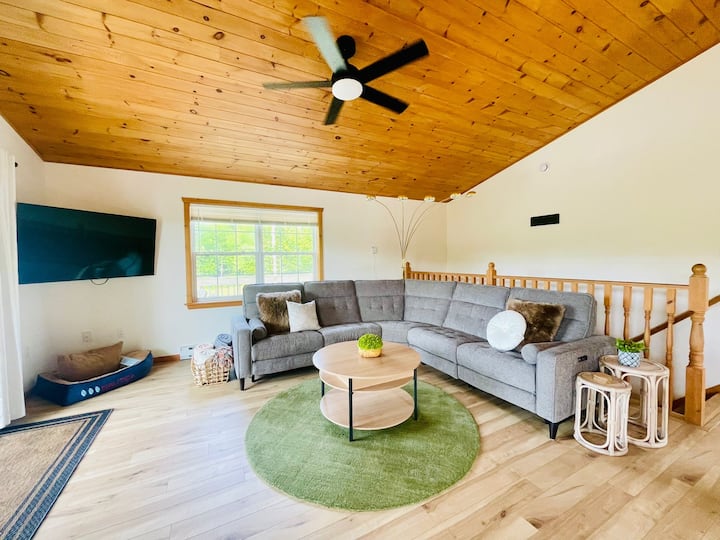 Eagle's View Riverfront Retreat W Panoramic Views - Île de Cap Breton