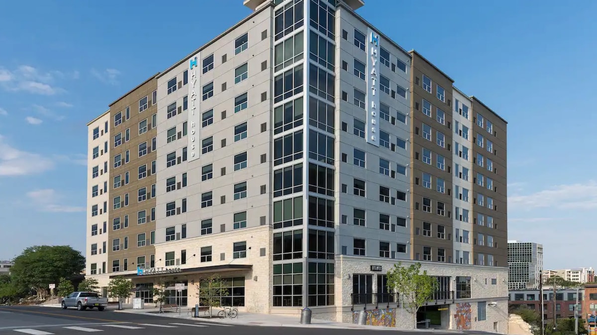 Steps From Downtown | Free Breakfast & Pool