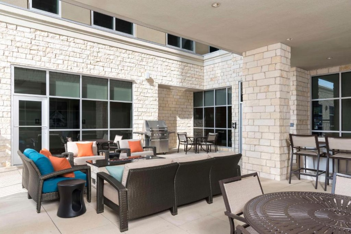 Steps From Downtown | Free Breakfast & Pool
