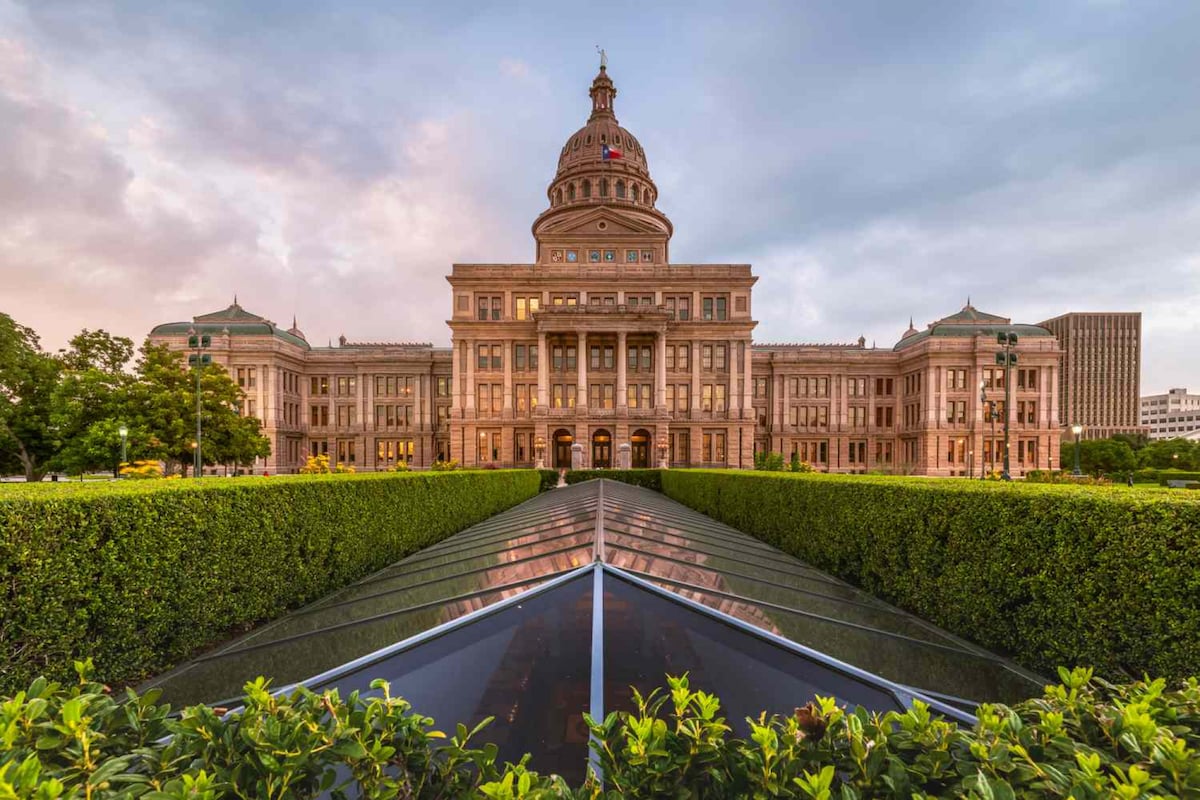 Steps From Downtown | Free Breakfast & Pool