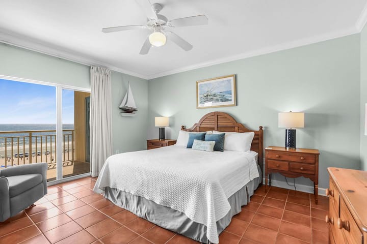 Primárna, hlavná spálňa s prístupom na balkón a výhľadom!