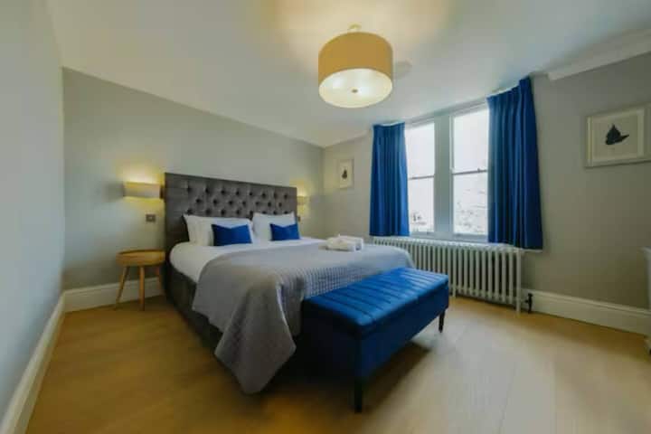 Ნათელი დილა და მშვიდი ღამეები გელით.