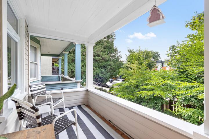 Adorable Kits Home w/ Balcony & Garden Retreat gallery image 5