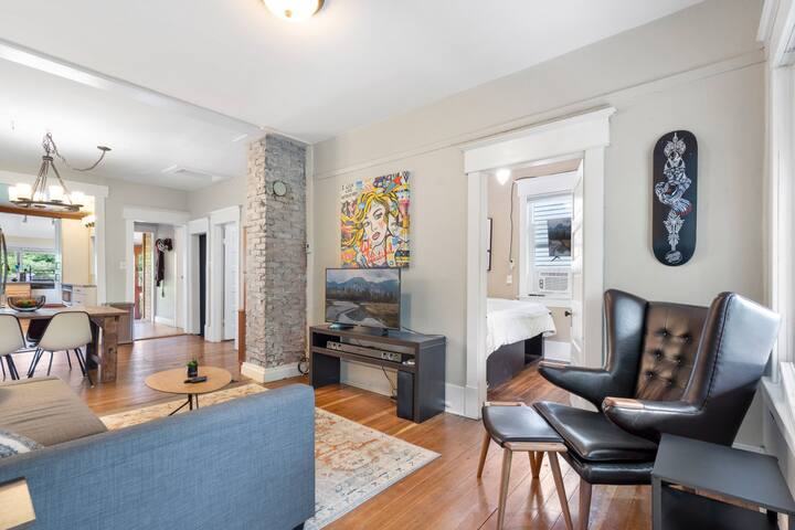 Adorable Kits Home w/ Balcony & Garden Retreat gallery image 3