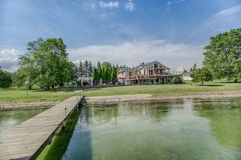 Goose House: private lake home with in ground pool