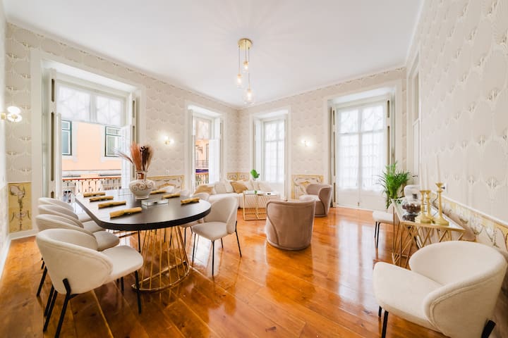 Luxury 5BR Apt | Castle Views in Heart of Lisbon