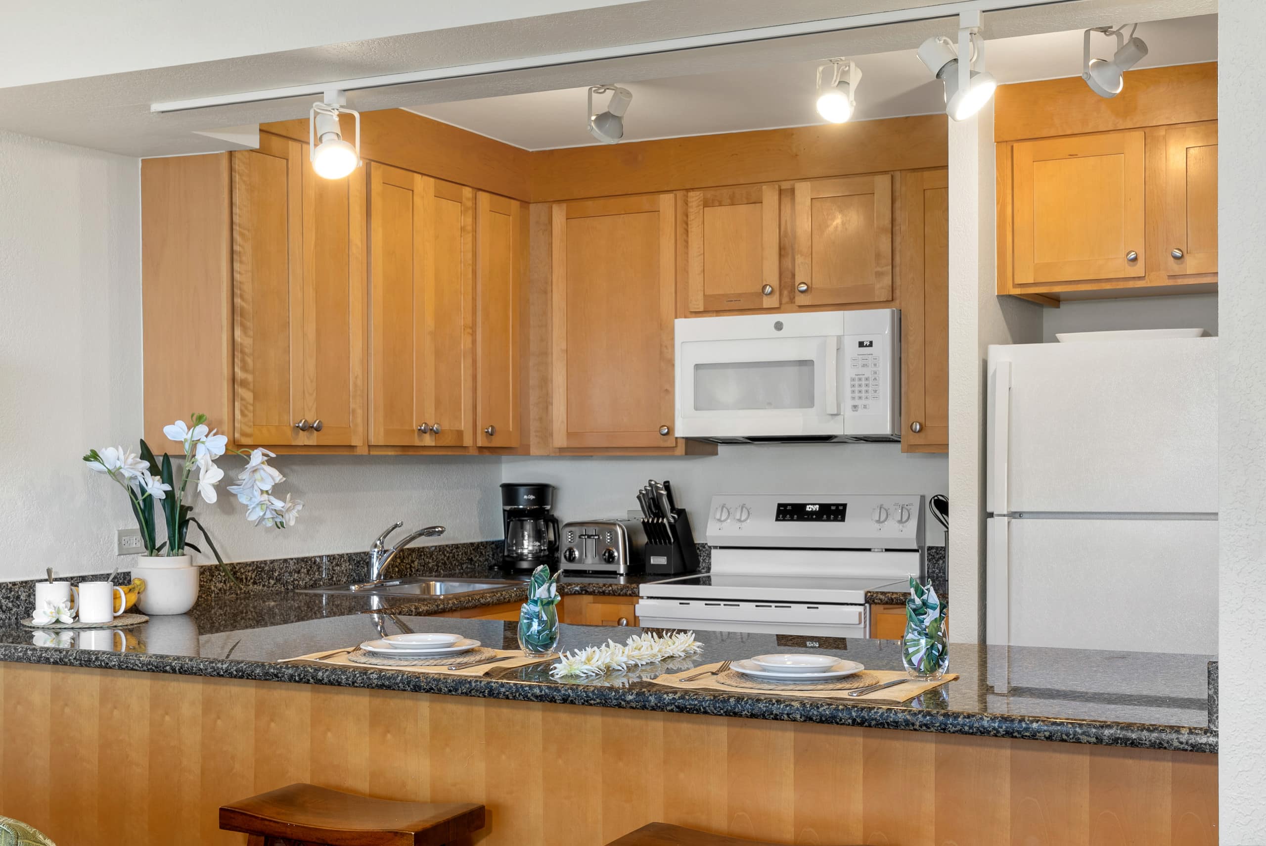 Condo in Lahaina · ★5.0 · 1 bedroom · 2 beds · 1 bath - Image 8