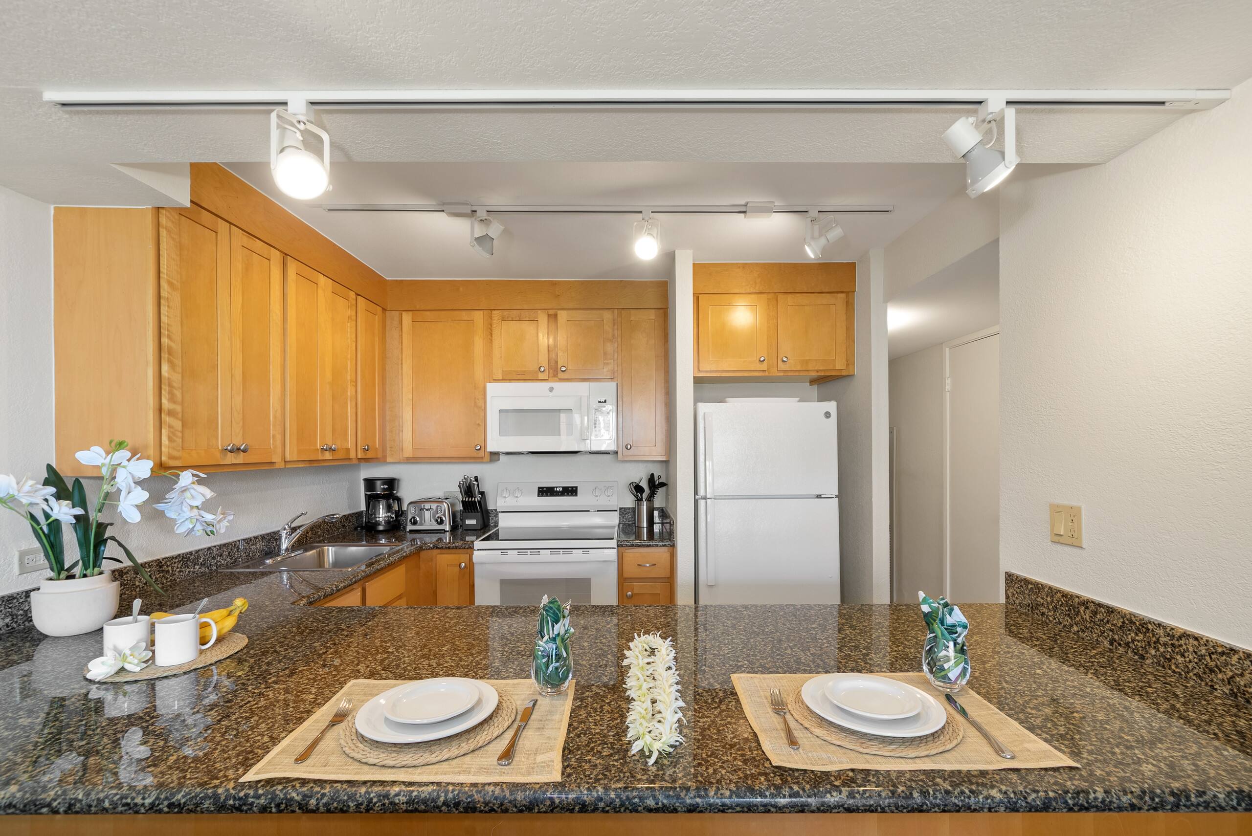 Condo in Lahaina · ★5.0 · 1 bedroom · 2 beds · 1 bath - Image 9
