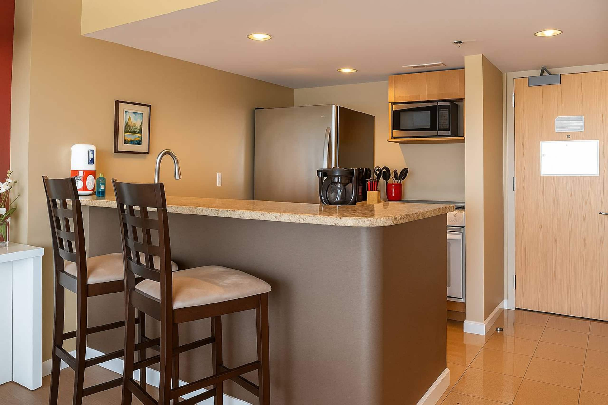 Condo in Honolulu · ★5.0 · 1 bedroom · 2 beds · 1 private bath - Image 8