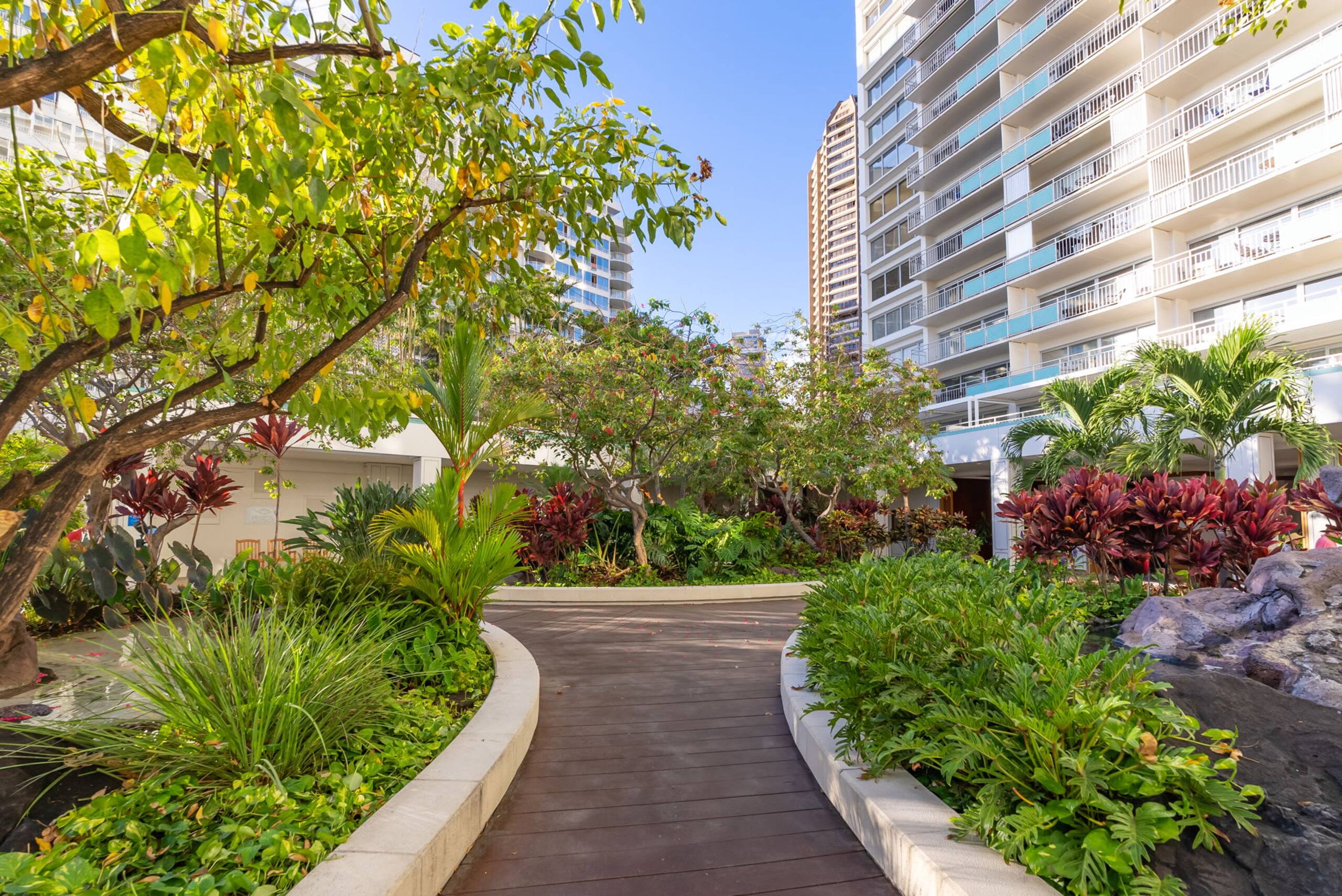Condo in Honolulu · ★5.0 · 1 bedroom · 2 beds · 1 private bath - Image 59