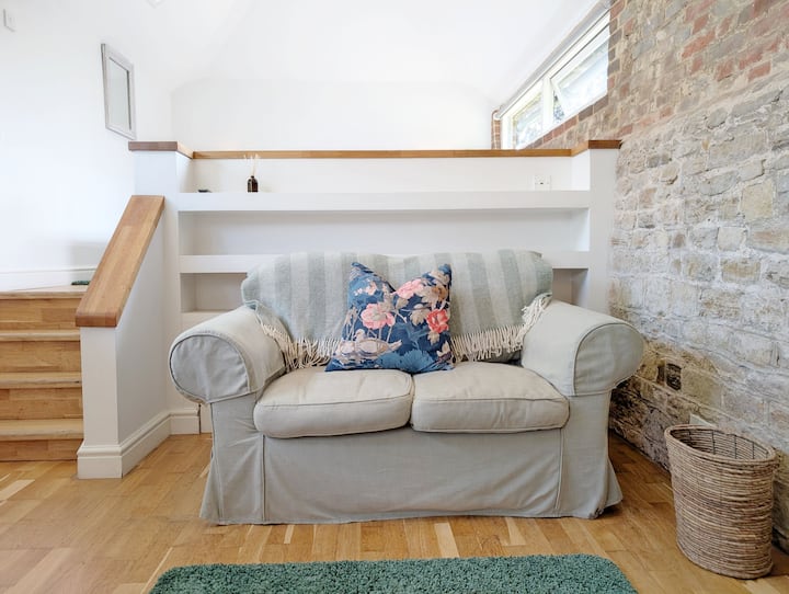 The Studio - Dog Friendly Rural Escape - Sleeps 2 - Petersfield