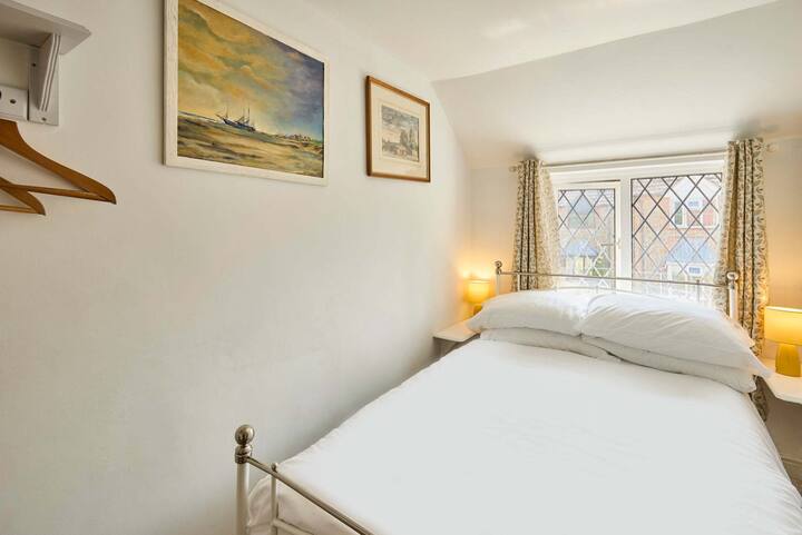 كوخ رومني، كوربوستي - الاستضافة والإقامة