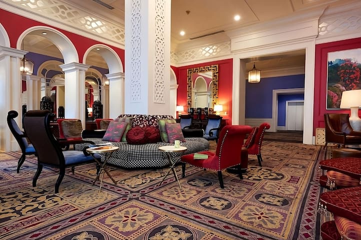 3 Cozy Queen Units, Close to Rail Station!