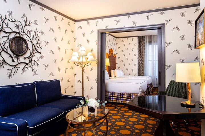 3 Cozy Queen Units, Close to Rail Station! gallery image 3