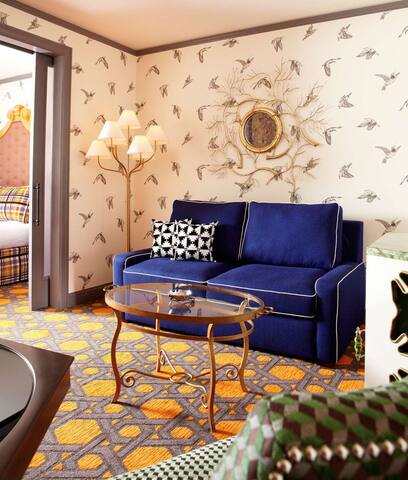 3 Cozy Queen Units, Close to Rail Station! gallery image 4