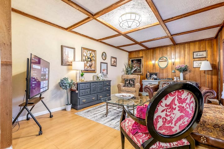 Stylish 6-br House Close To Dt With Free Parking - Longueuil