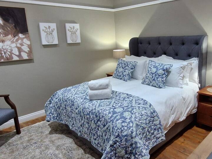 Murray House Deluxe Queen Room With Courtyard - Colesberg