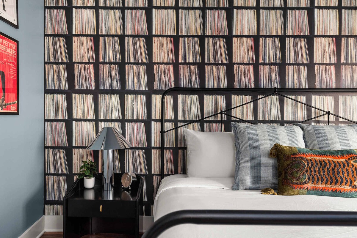 Საძინებელი 3: საწოლი + ორადგილიანი საწოლი, სმარტ-ტელევიზორი და სრული სააბაზანო