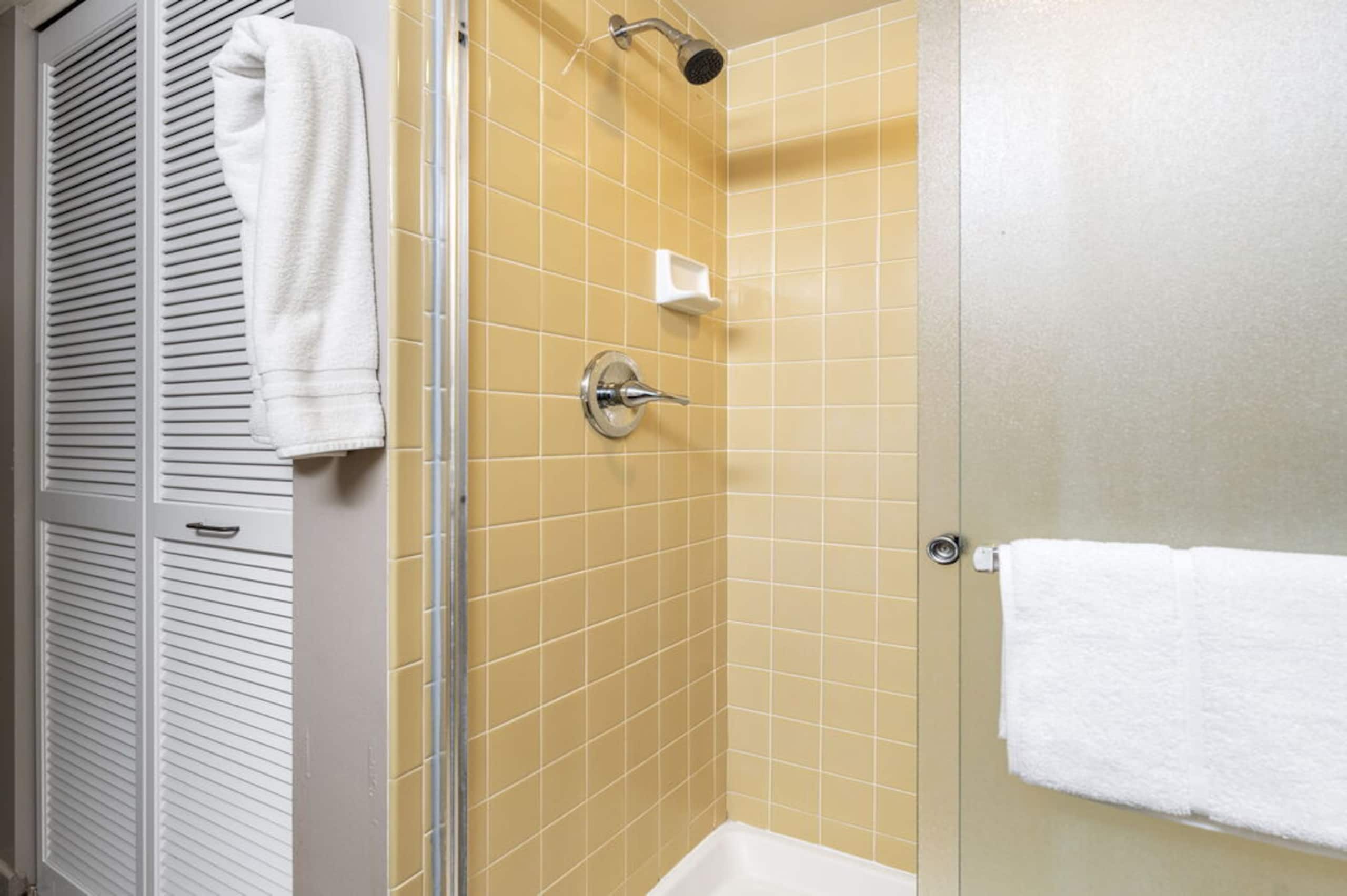 Condo in Kailua-Kona · ★4.67 · 2 bedrooms · 2 beds · 2 baths - Image 17