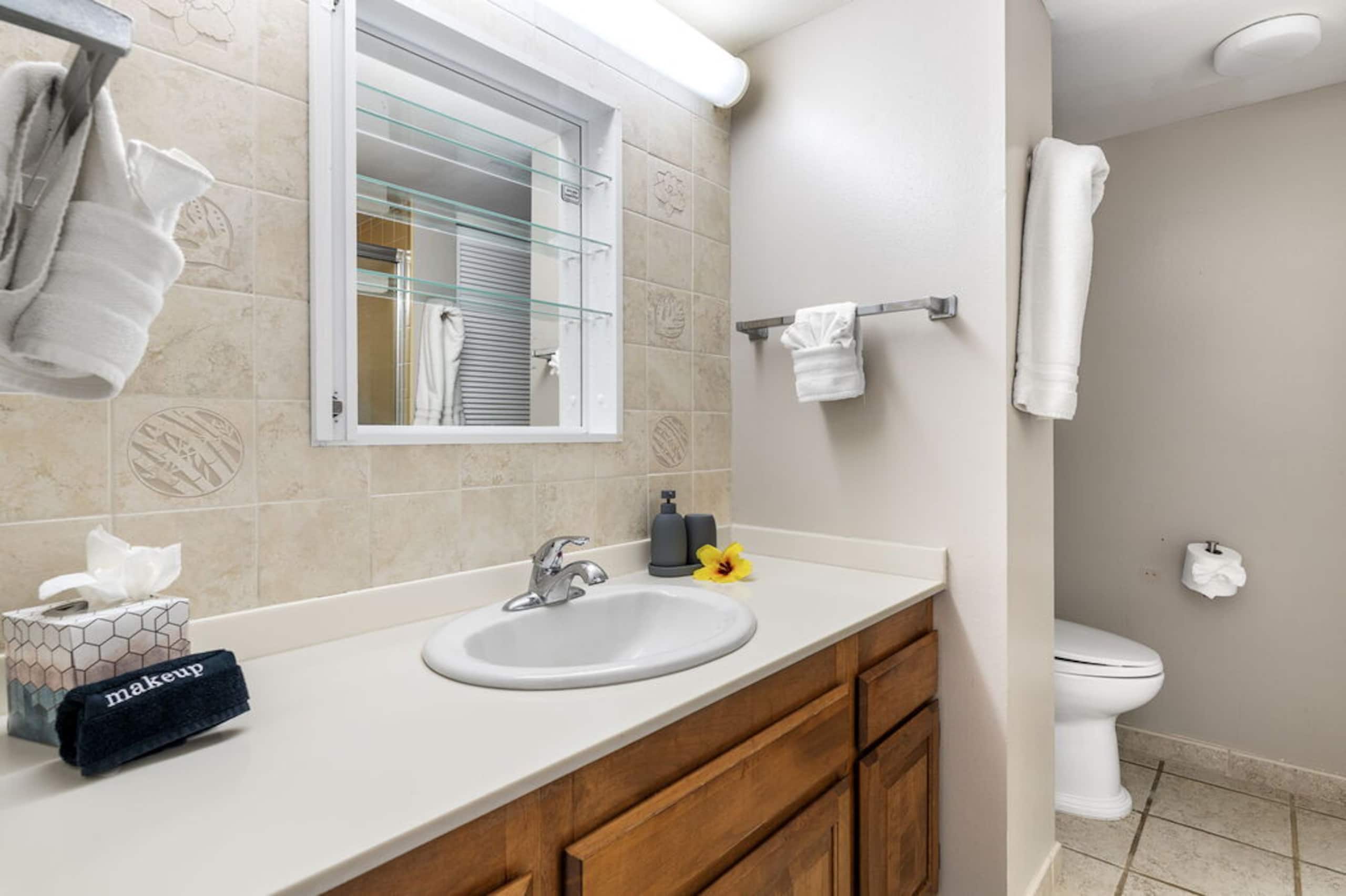 Condo in Kailua-Kona · ★4.67 · 2 bedrooms · 2 beds · 2 baths - Image 16