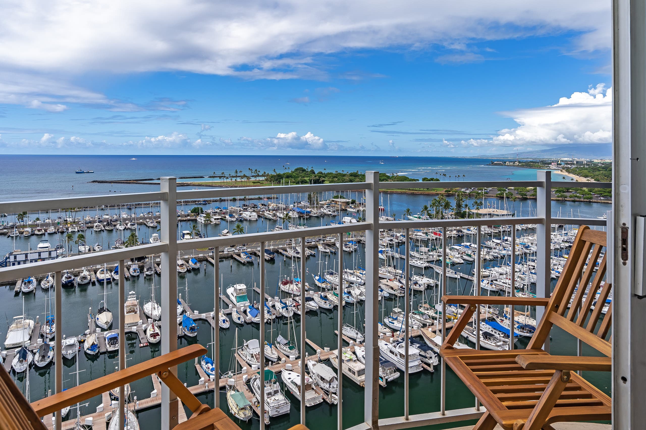 Ocean-Marina and Fireworks Views at Ilikai Marina - Image 17