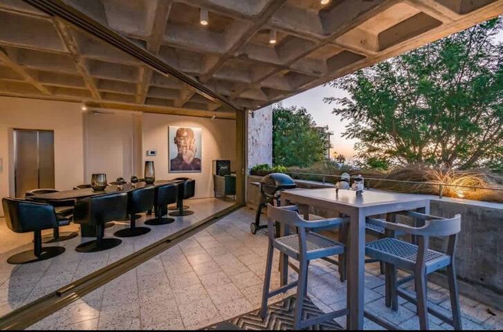 Luna Azul Loft – Ultra Lux Apt, Pool, Views gallery image 4