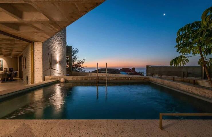 Luna Azul Loft – Ultra Lux Apt, Pool, Views gallery image 2