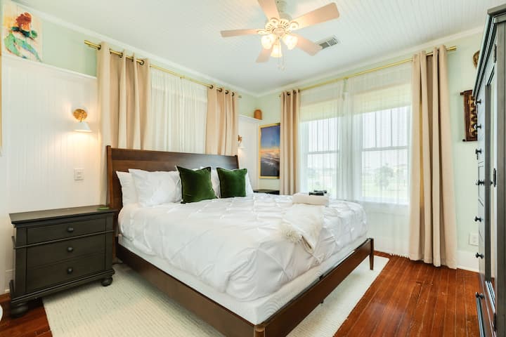 Exhale - Stylish Home, Outdoor Bar & Fire Pit! - Jamaica Beach, TX