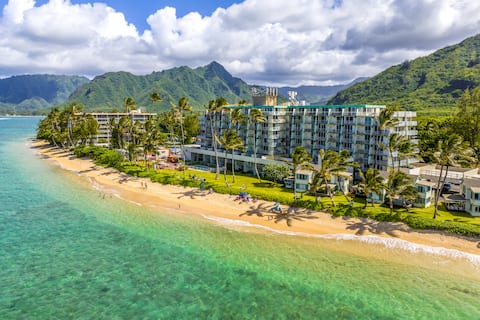 Beachfront Penthouse w/ 3 Lanais on O’ahu!