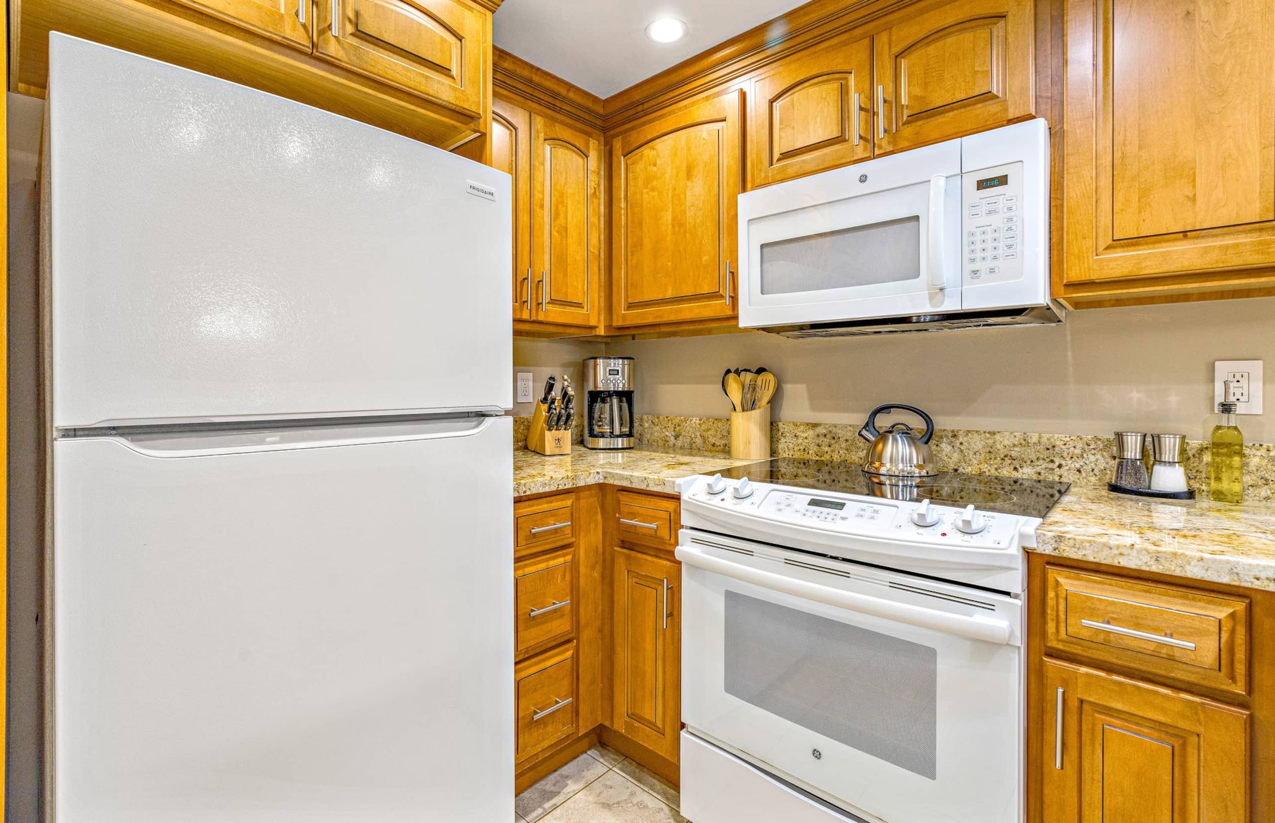 Condo in Lahaina · ★4.67 · Studio · 2 beds · 1 bath - Image 19