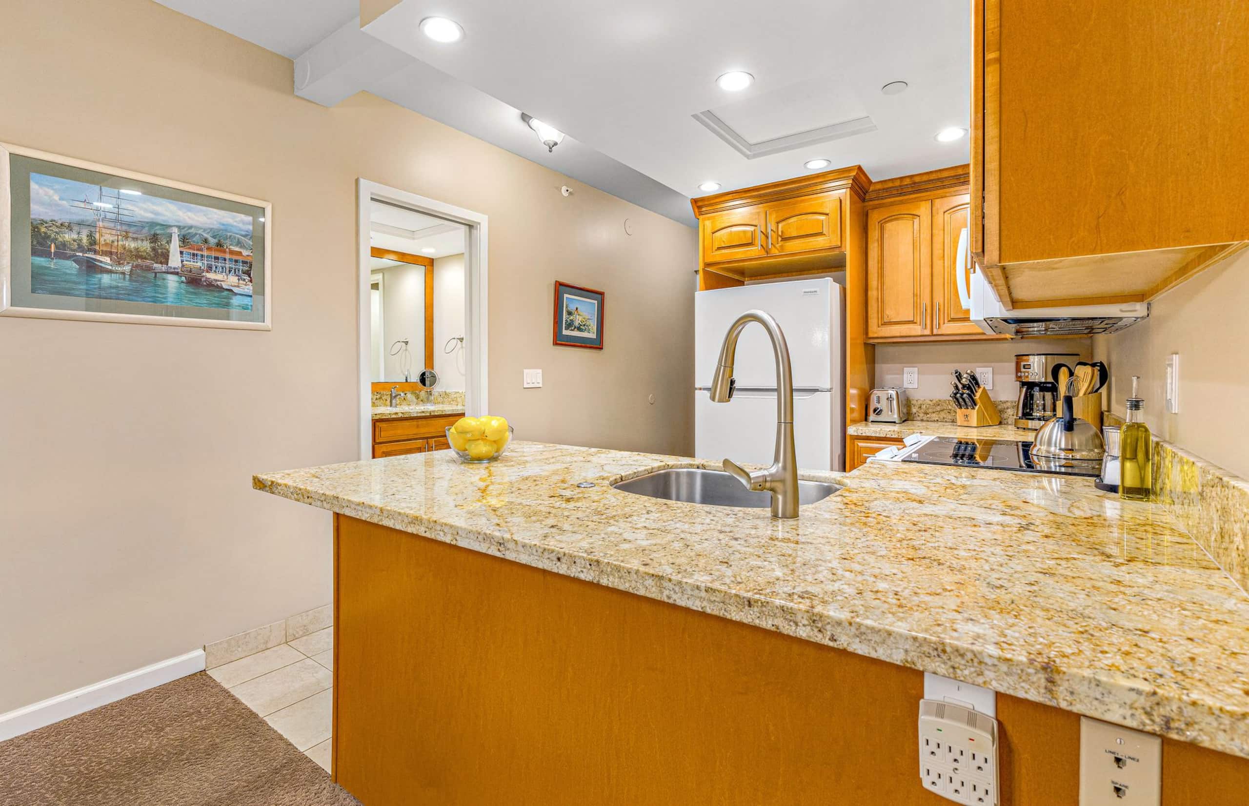 Condo in Lahaina · ★4.67 · Studio · 2 beds · 1 bath - Image 18