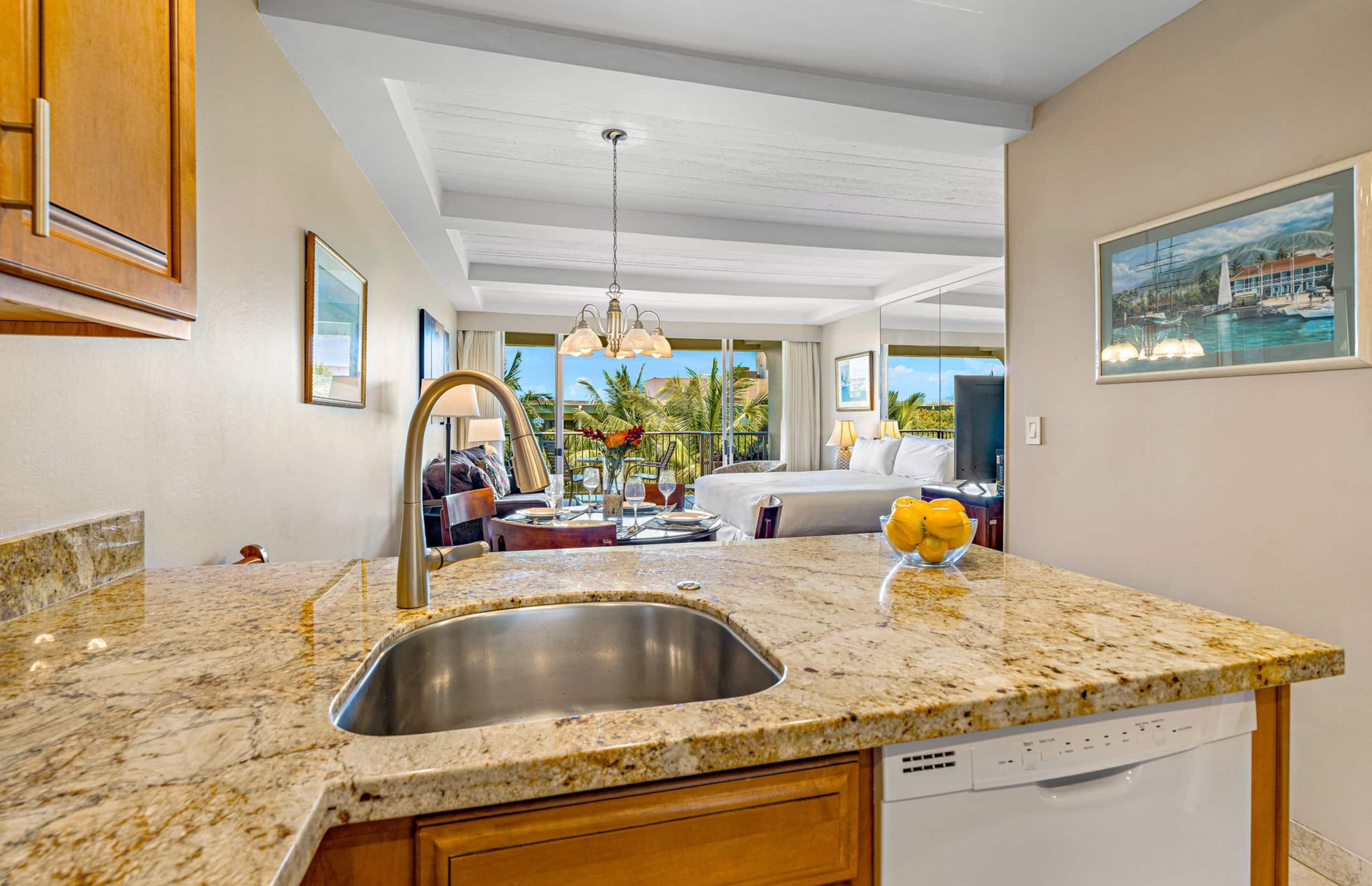 Condo in Lahaina · ★4.67 · Studio · 2 beds · 1 bath - Image 14
