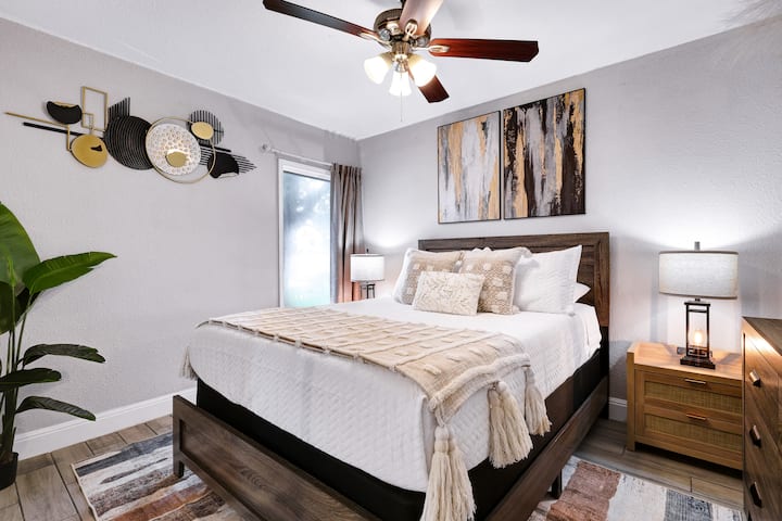 Chumba cha kulala cha 3 chenye kitanda cha ukubwa wa malkia.