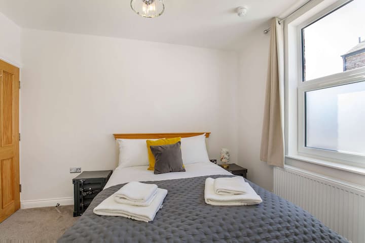 Schlafzimmer 1