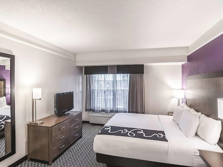 1 King Bed Suite, Flagstaff Haven, Pool Access - Flagstaff