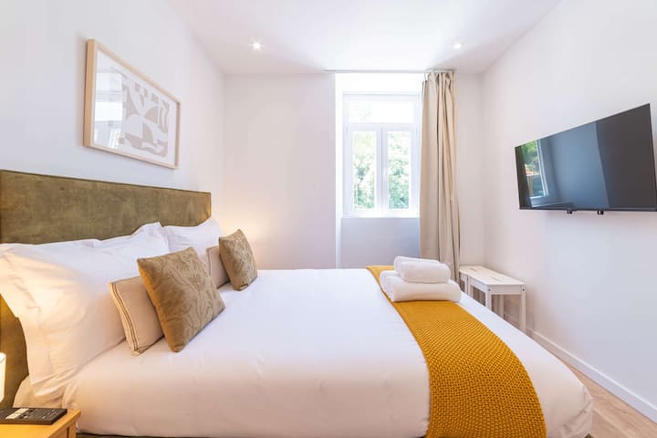 Bright & Cozy Studio Near City Center - Lissabon