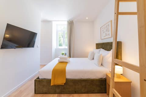 Top Airbnb: Bright & Cozy Studio Near City Center in Campolide