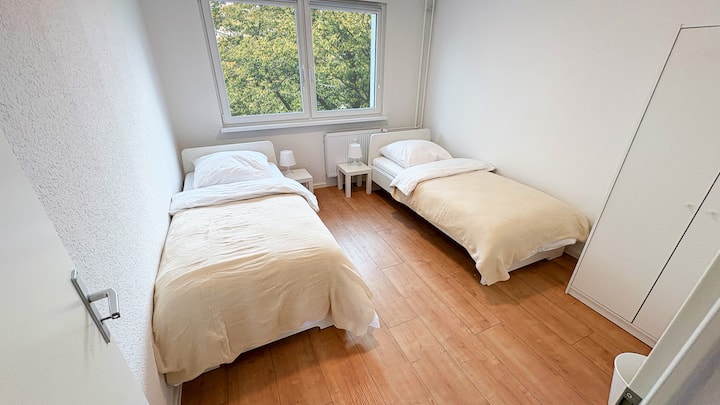 Apartment In The Craftsmens House Up To 4 Ppl - Halle, Almanya