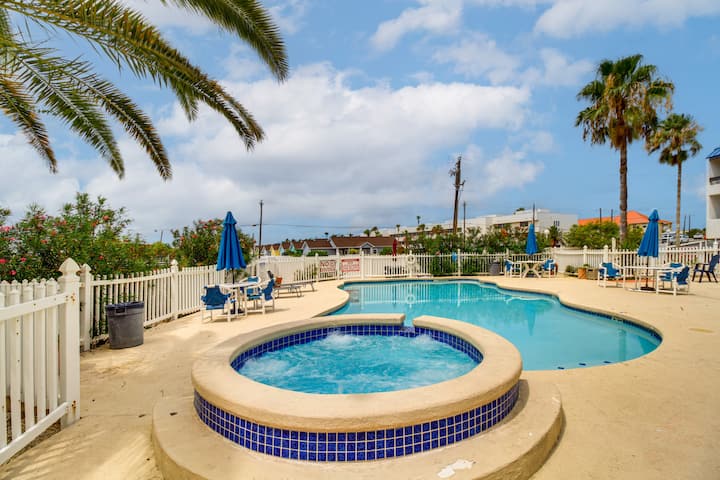 Swim, Fish & Suntan: Cozy Corpus Christi Retreat - Corpus Christi, TX