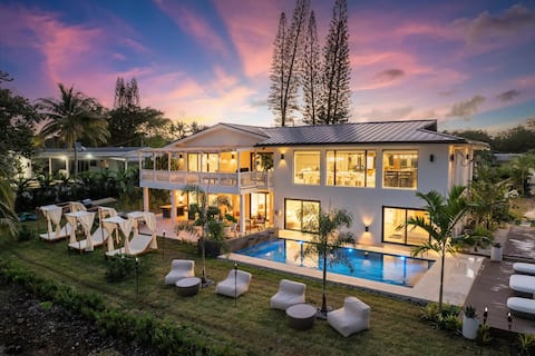 Luxe Miami Lakefront Mansion - 9BR w Pool & Garden
