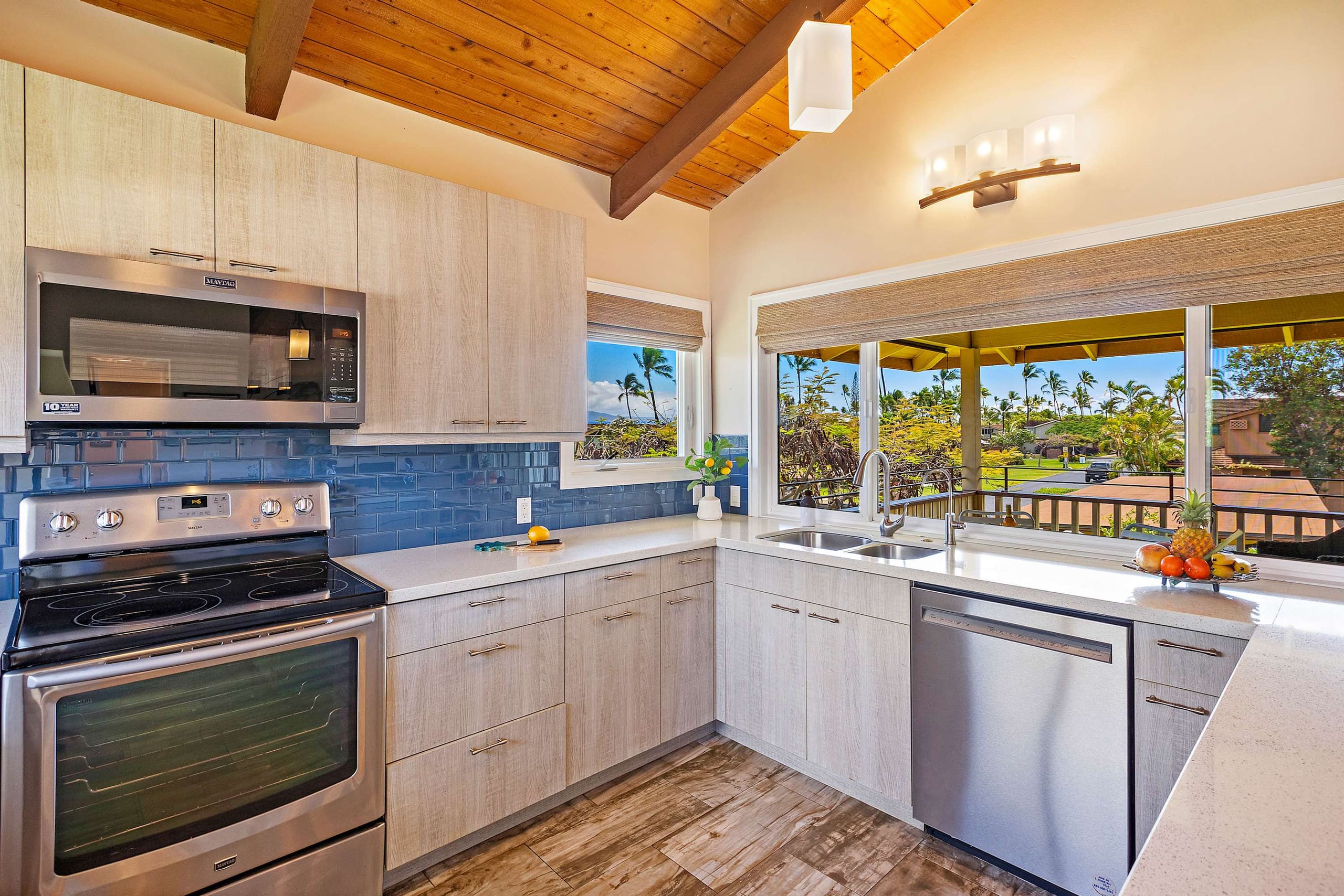 Townhouse in Lahaina · ★5.0 · 2 bedrooms · 3 beds · 2.5 baths - Image 13
