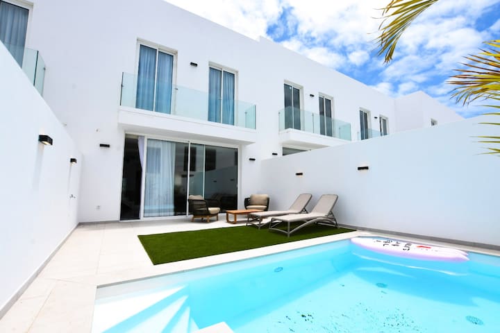 Book Jet Property Management managed Airbnb listing 1