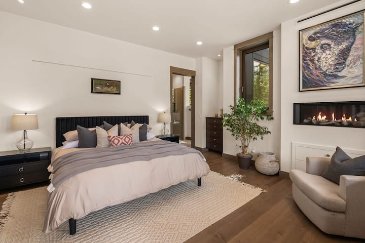 Nedervåning vänster gästrum