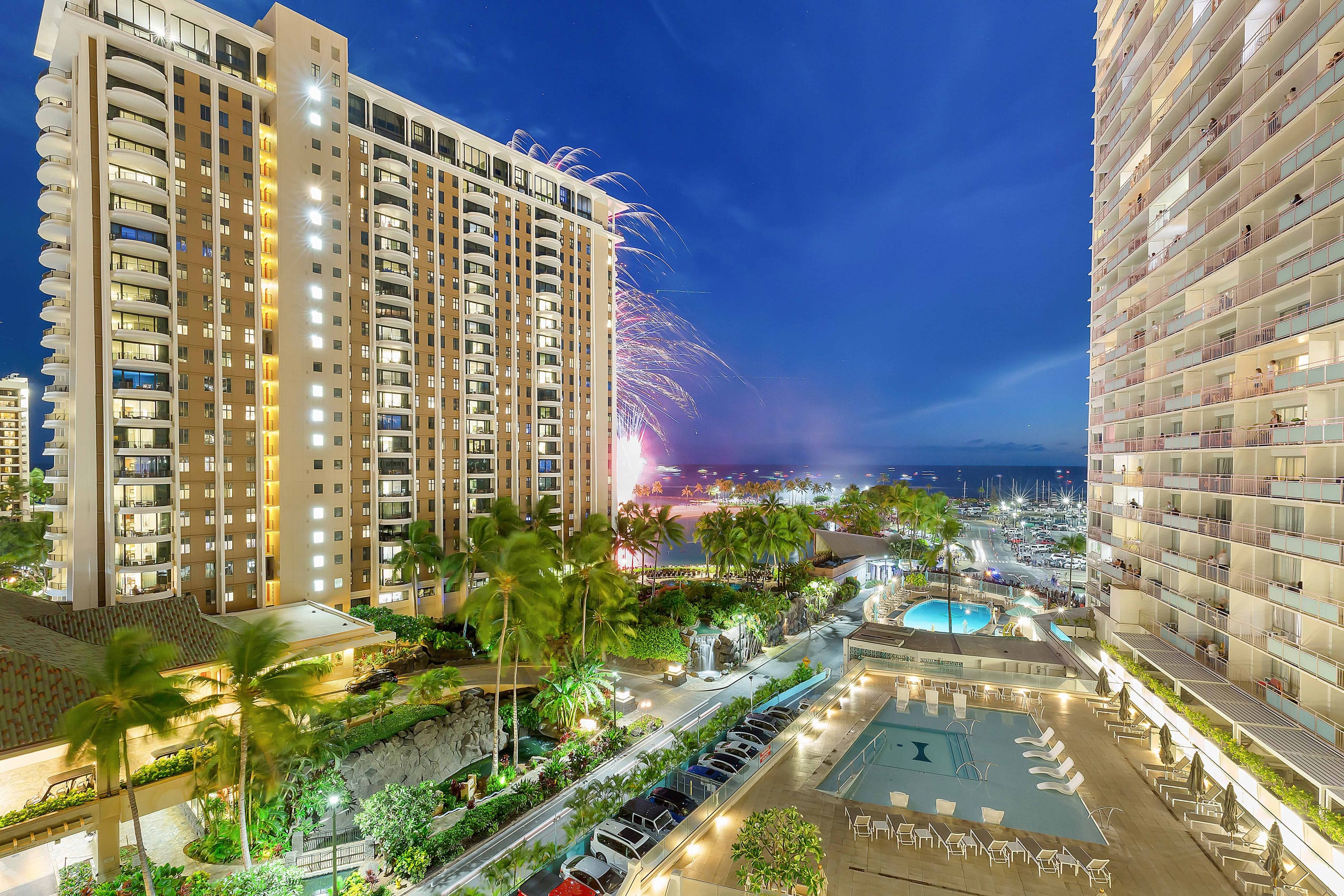 Skyline-Lagoon and Fireworks Magic from the Ilikai - Image 34