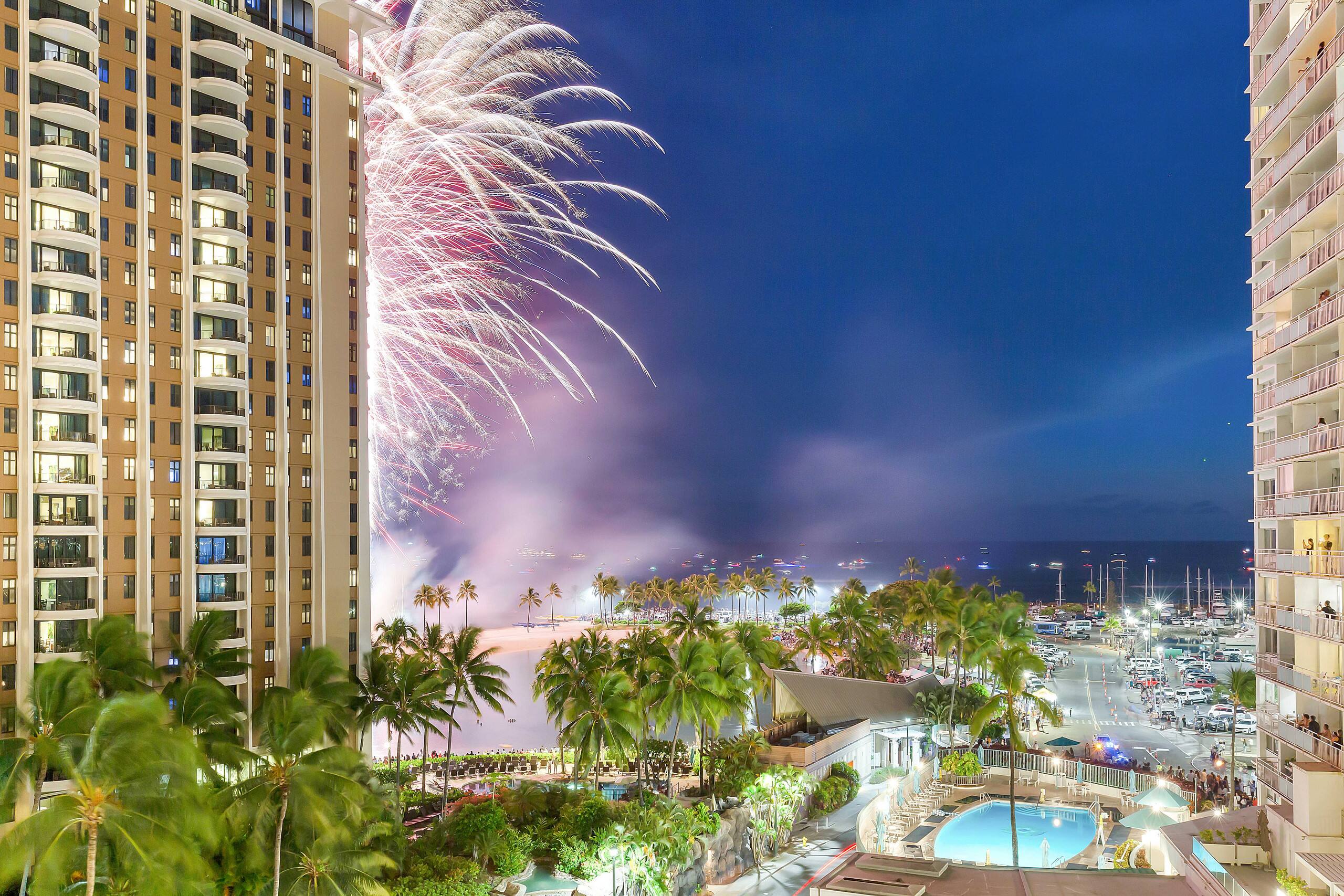 Skyline-Lagoon and Fireworks Magic from the Ilikai - Image 23