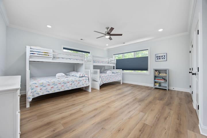 Camera a castello per bambini (2 letti queen-size, 2 letti singoli)