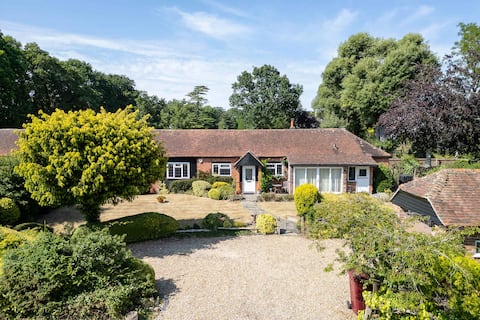 Homely Cottage for 6 Near Chichester & Goodwood
