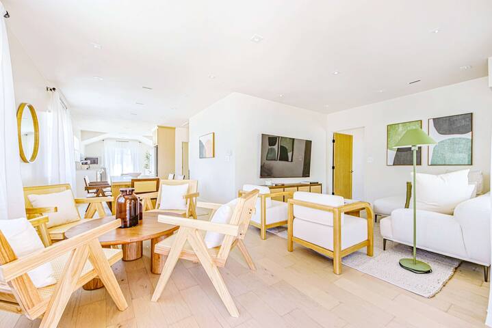 Jacuzzi, Garden, Sauna Franklin Hills Getaway gallery image 5