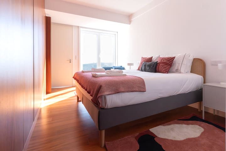 Lux River & City Views & Garage